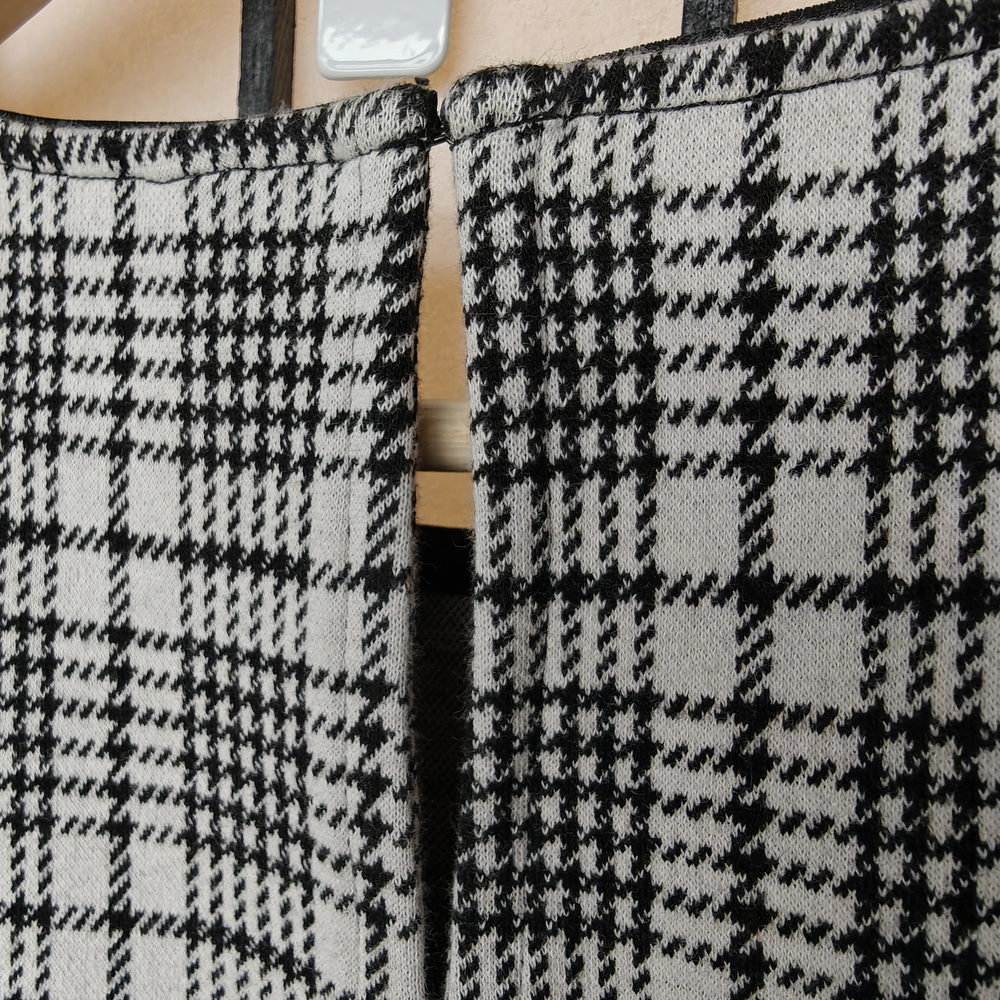 Ann Taylor Plaid Sleeveless Top Black White Large Business Casual - Picture 9 of 9